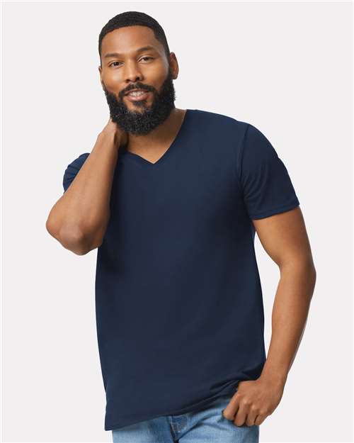 Gildan 64V00 Unisex Softstyle V-Neck T-Shirt